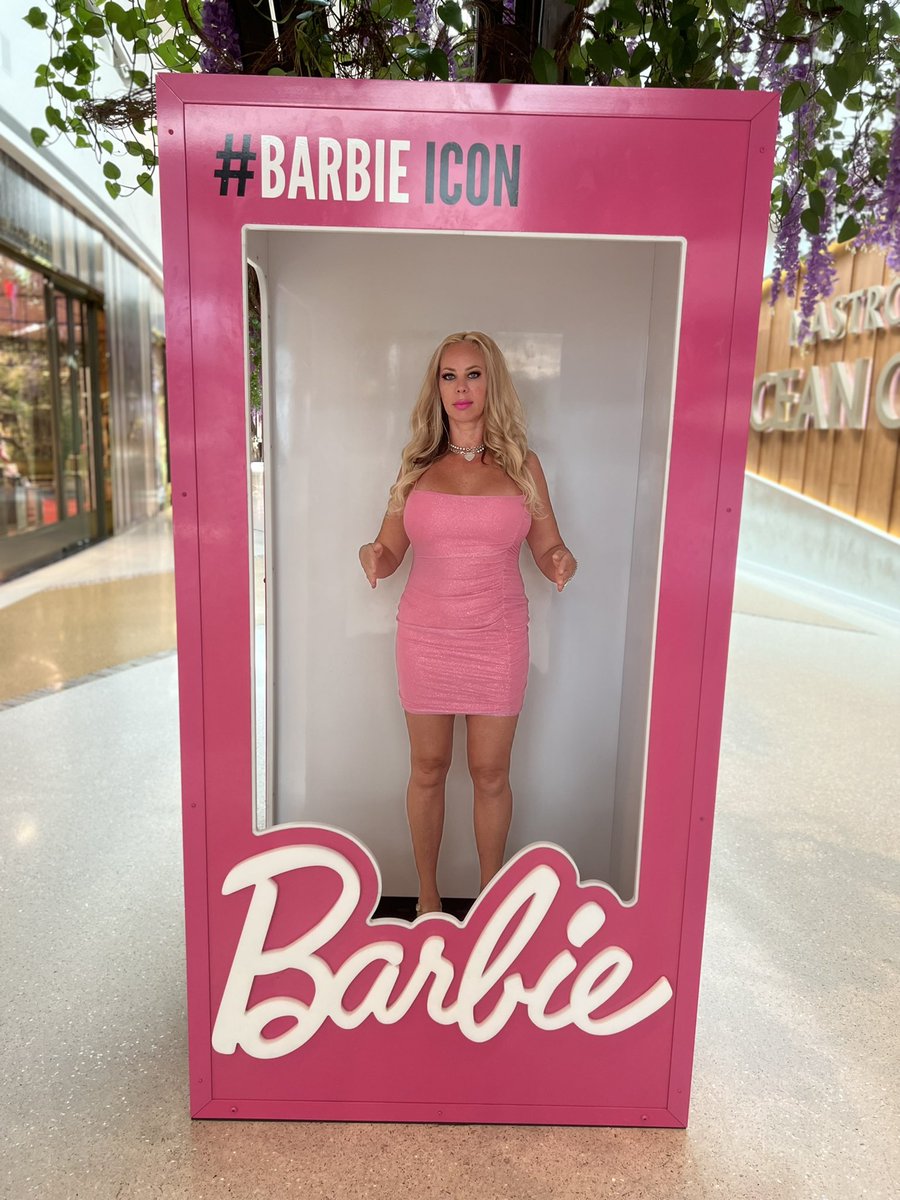 MooreRealtor4u's tweet photo. I am Barbie https://t.co/4y7sFRytLy