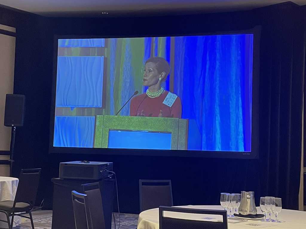 Incoming <a href="/CES_SCE/">CES-SCÉ</a> President <a href="/AndrealisaB/">Andrealisa Belzer</a> sharing final thoughts for #eval2022 - connecting sustainability and equity, asking us to think of how to eliminate harm where we can, reduce harm when we can’t, and leave a positive handprint, both environmentally and socially #c2022