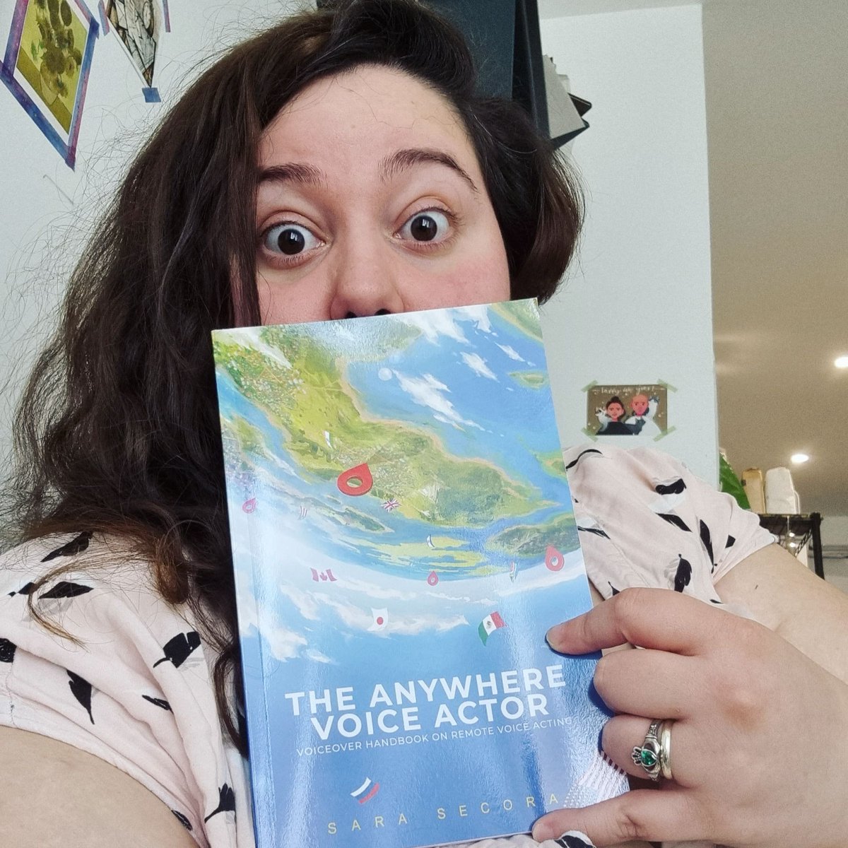 AshleyRoseKap's tweet photo. BOOK REC wednesday!!
This one's for you #VoiceActors, you #actors, you #remoteactors - @SaraSecoraVO is a fountain of knowledge
* The Anywhere Voice Actor * is available on for Kindle or paperback via Amazon & worth every penny.
#BookRecommendations #voiceactor #acting https://t.co/3sA65ae4pn