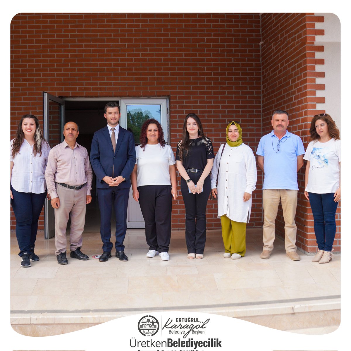 Ertugrulkaragol's tweet photo. Kemal Kıvırcıoğlu Ortaokulunu ziyaret ederek öğretmen, öğrenci ve okul yöneticilerimizle bir araya geldik. Türkiye Okul Sporları Federasyonunun düzenlediği resmi müsabakalarla il ve ilçe genelinde düzenlenen çeşitli yarışmalarda başarı gösteren öğrencilerimize, https://t.co/eqLuBY0GYe