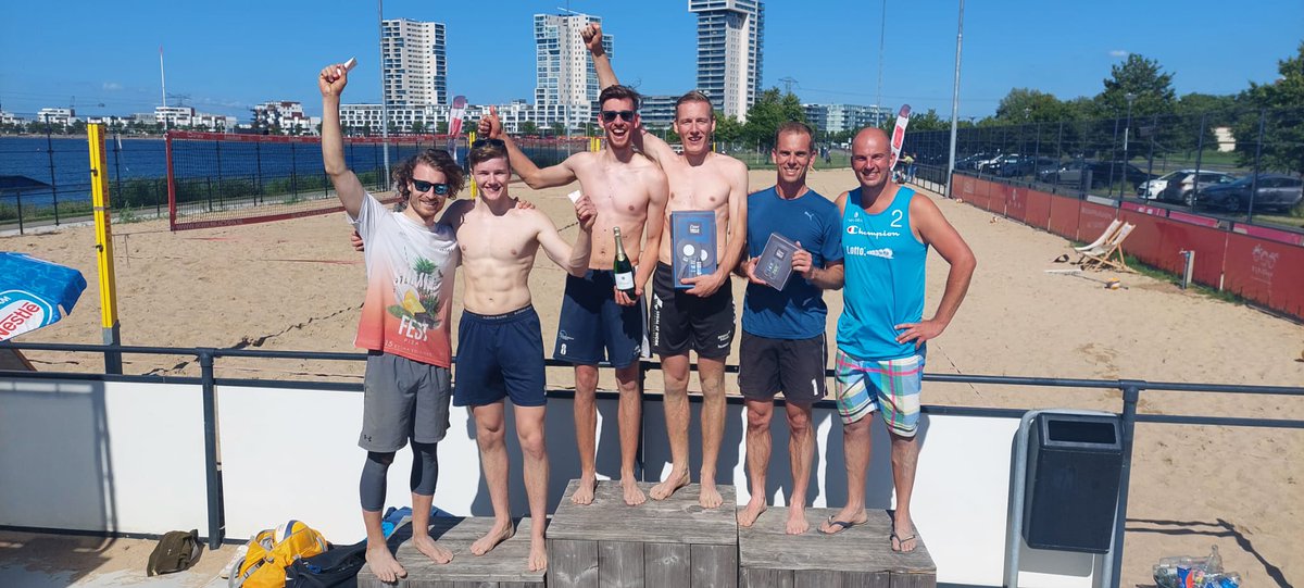 BeachClubRdam's tweet photo. Wat een heerlijke editie van de Divisietoernooien @nlbeachvolley afgelopen weekend! Dank aan alle deelnemers en organisatie! 

Komende zaterdag het Rotterdams Beach Circuit en zaterdag 16 juli de volgende divisietoernooien! https://t.co/IKzjeEuGK0

#ikwilbeachen #rotterdamsport https://t.co/uWoOIo0dBD