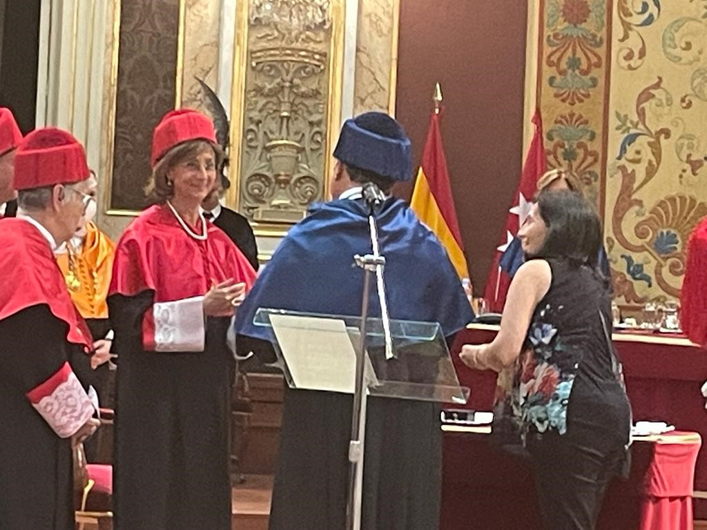 ItalyinSpain's tweet photo. La Min. della Giustizia, Marta #Cartabia, in missione istituzionale a #Madrid.
Riunione bilaterale con l'omologa Pilar #Llop, evento con esponenti di importanti gruppi finanziari e imprenditoriali spagnoli e Dottorato Honoris Causa in Giurisprudenza all'Università Complutense🇮🇹🇪🇸 https://t.co/rZteQnx6GF