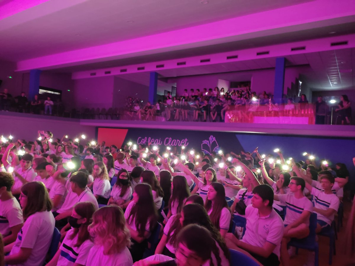 Claretxativa's tweet photo. No tenim paraules per a expressar el que hem viscut hui amb el Got Talent 2022. S’ho hem passat molt bé amb els nostres artistes. I quin públic més animat! Tenim un alumnat amb molt de talent! Enhorabona a tots! https://t.co/ZMoTbskOz7