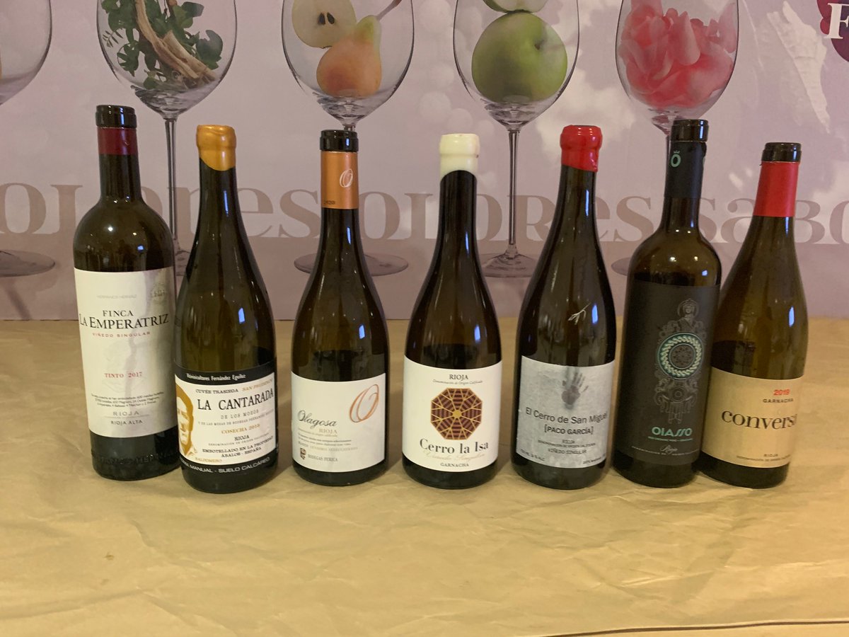 bodegasderioja's tweet photo. Los vinos de la Asociación citación han protagonizado hoy la cata de la otra Rioja, celebrada en @FevinoFerrol. 
Siete vinos, siete valles para poner los nombres de las comarcas, los pueblos y dar protagonismo a la madera de la viña 🍷🍷 https://t.co/1tjuKbaKFr