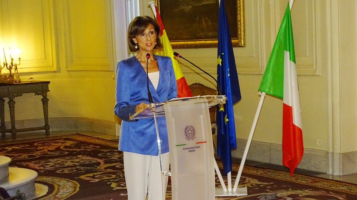 ItalyinSpain's tweet photo. La Min. della Giustizia, Marta #Cartabia, in missione istituzionale a #Madrid.
Riunione bilaterale con l'omologa Pilar #Llop, evento con esponenti di importanti gruppi finanziari e imprenditoriali spagnoli e Dottorato Honoris Causa in Giurisprudenza all'Università Complutense🇮🇹🇪🇸 https://t.co/rZteQnx6GF