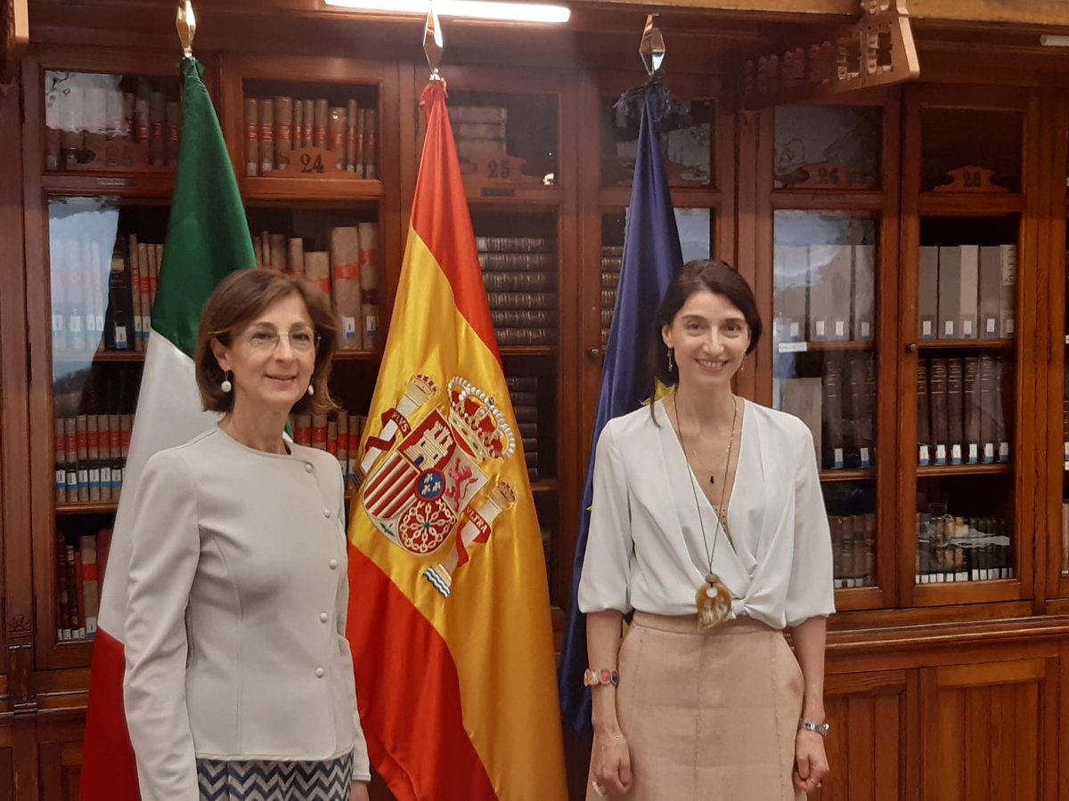 ItalyinSpain's tweet photo. La Min. della Giustizia, Marta #Cartabia, in missione istituzionale a #Madrid.
Riunione bilaterale con l'omologa Pilar #Llop, evento con esponenti di importanti gruppi finanziari e imprenditoriali spagnoli e Dottorato Honoris Causa in Giurisprudenza all'Università Complutense🇮🇹🇪🇸 https://t.co/rZteQnx6GF