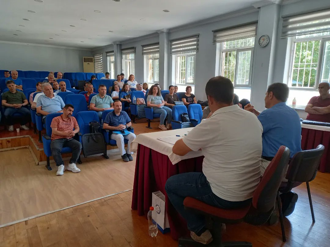 ibrahimcalik46's tweet photo. 2021-2022 Eğitim-Öğretim Yılı Sene Sonu Öğretmenler Kurul Toplantımızı Özveriyle Tamamladık 😊 
Katkı sağlayan tüm değerli öğretmenlerimize teşekkür ederiz.  
Biz bir aileyiz 🖇💪💫❣️ https://t.co/ibCXP472B5