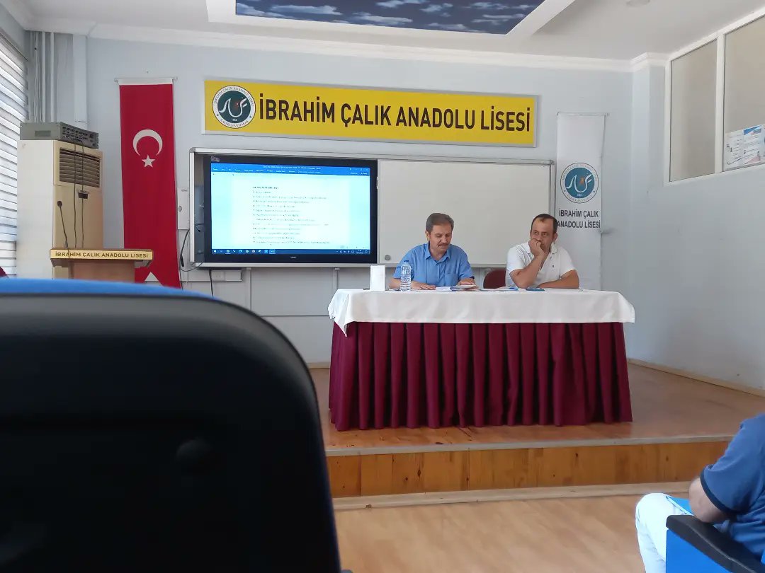 ibrahimcalik46's tweet photo. 2021-2022 Eğitim-Öğretim Yılı Sene Sonu Öğretmenler Kurul Toplantımızı Özveriyle Tamamladık 😊 
Katkı sağlayan tüm değerli öğretmenlerimize teşekkür ederiz.  
Biz bir aileyiz 🖇💪💫❣️ https://t.co/ibCXP472B5