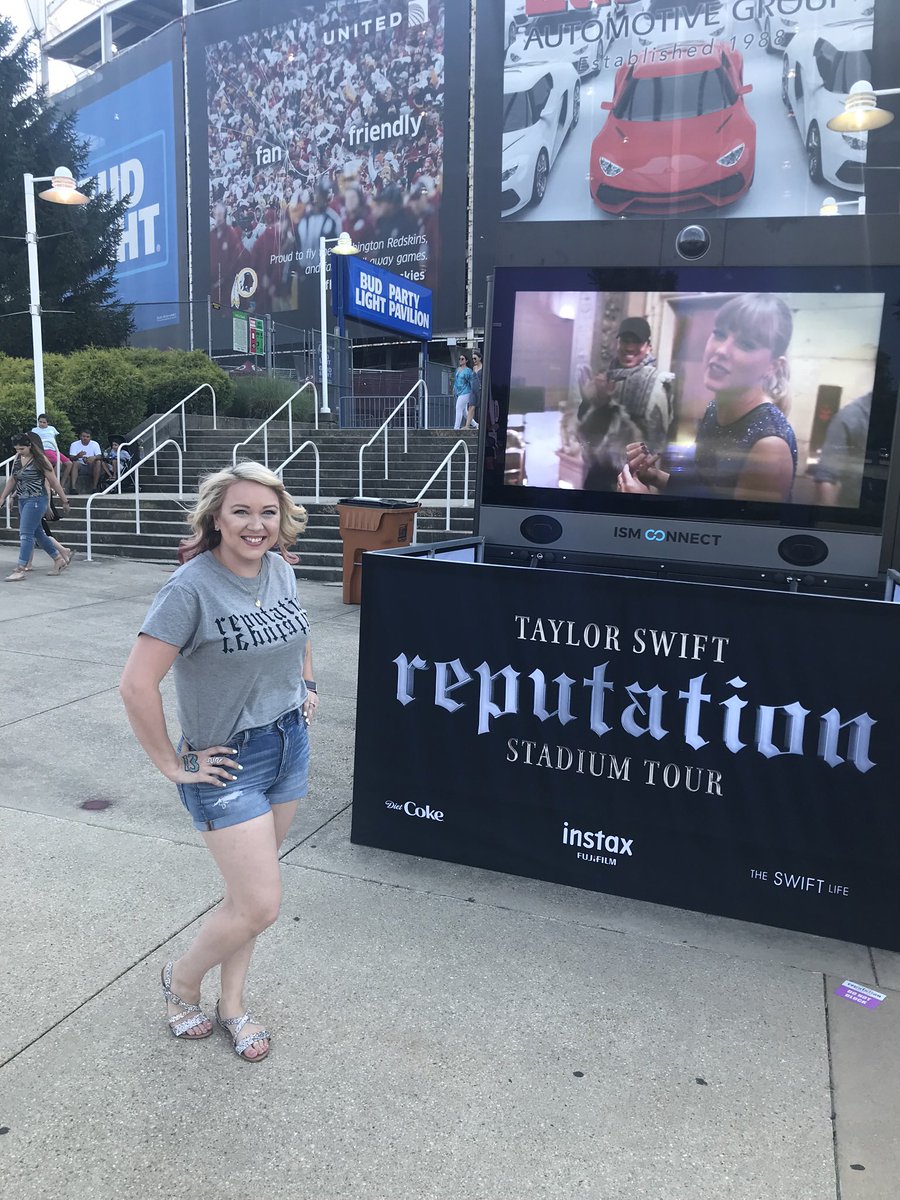 oneswiftlover's tweet photo. #reptourdc night one! https://t.co/2DNzDmexFX
