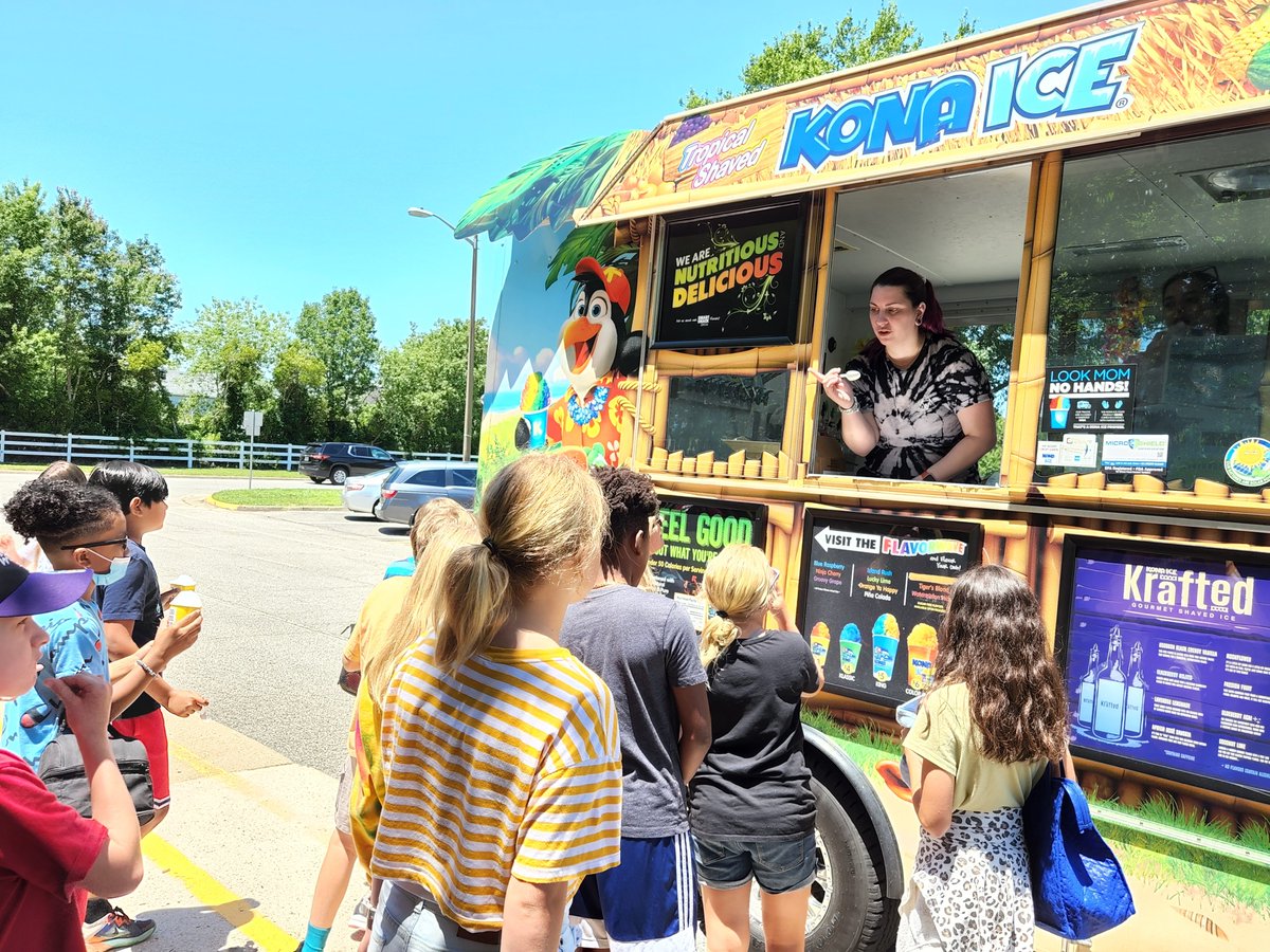 jennied34's tweet photo. Kona Ice treats at NLES! @north_landing @JBNLESPRINCIPAL https://t.co/QfGbfUw9PR