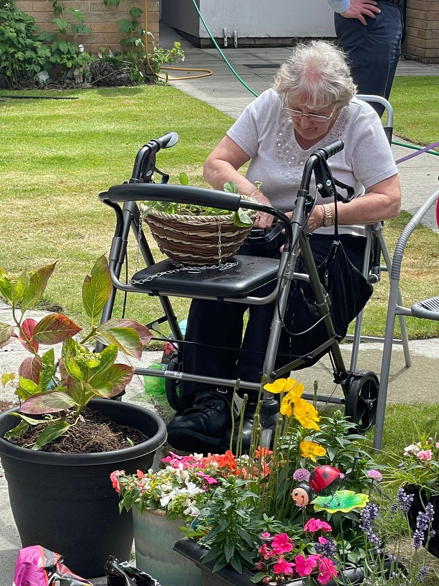 living_alpha's tweet photo. Our 1st Wirral ‘Love Where You Live’ roadshow at The Court in Bebington. Brilliant afternoon, enjoyed by residents and staff alike. Great feedback following redecoration of the communal lounge and a fabulous turnout. #doingthingsthealphaway #notjustalandlord #residentengagement https://t.co/VBGBXthhRI