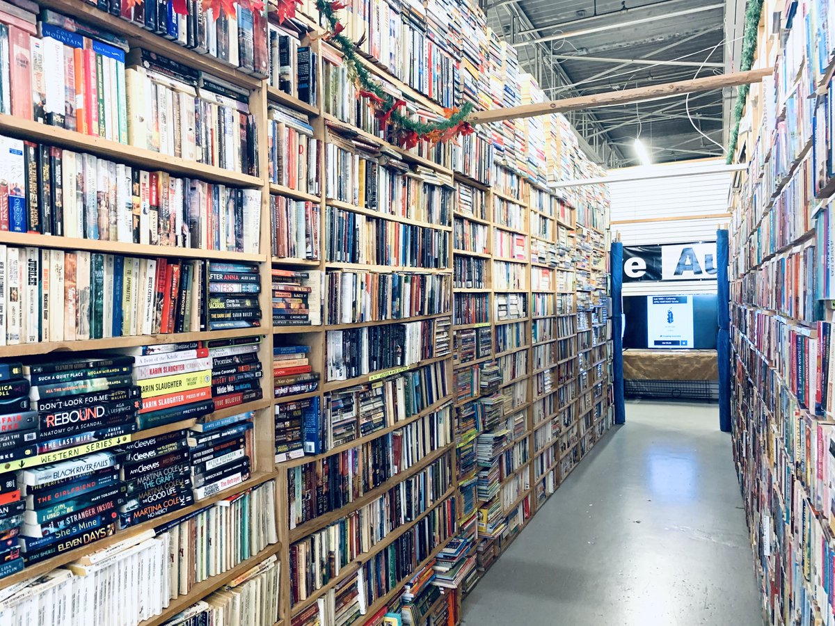 gibraltarmarket's tweet photo. Did you know #ldnont?
#GibraltarMarket has one of the largest used #bookstores this side of Elgin Rd.
Stop in this Sat&Sun from 9-5pm and pick up some summer reading material for the beach
#shoplocal #shop519 #community #neighbours #shopldnont https://t.co/qUF2g9oTbc