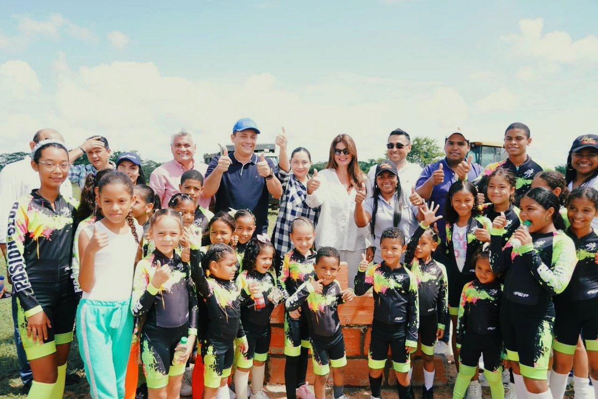 mariaicampoc's tweet photo. Desde el @DNP_Colombia acompañamos evento de primera piedra del escenario recreodeportivo en el municipio de El Paso.
Inversión de 9600 millones de pesos del Gobierno Nacional.
#Esconhechos
@IvanDuque @aleboterob
@YesidParraVera2 https://t.co/xCRRVQSvos