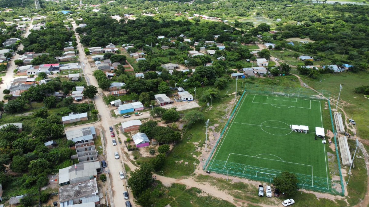 mariaicampoc's tweet photo. Desde el @DNP_Colombia acompañamos evento de primera piedra del escenario recreodeportivo en el municipio de El Paso.
Inversión de 9600 millones de pesos del Gobierno Nacional.
#Esconhechos
@IvanDuque @aleboterob
@YesidParraVera2 https://t.co/xCRRVQSvos