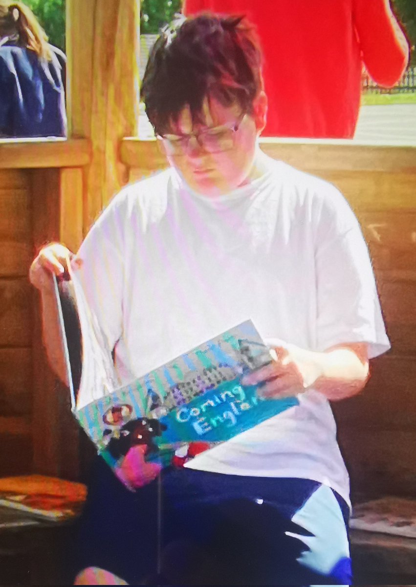 LadymountNews's tweet photo. Thank you @thingwallprima1 for the 'Travelling Suitcase'. We have enjoyed the texts and showing our love and support for refugees and asylum seekers with our unique handkerchief. Well done school council ♥️ @Heart4Refugees @CentreDeen @slswirral @wirralmeas https://t.co/zi26qDNLsd