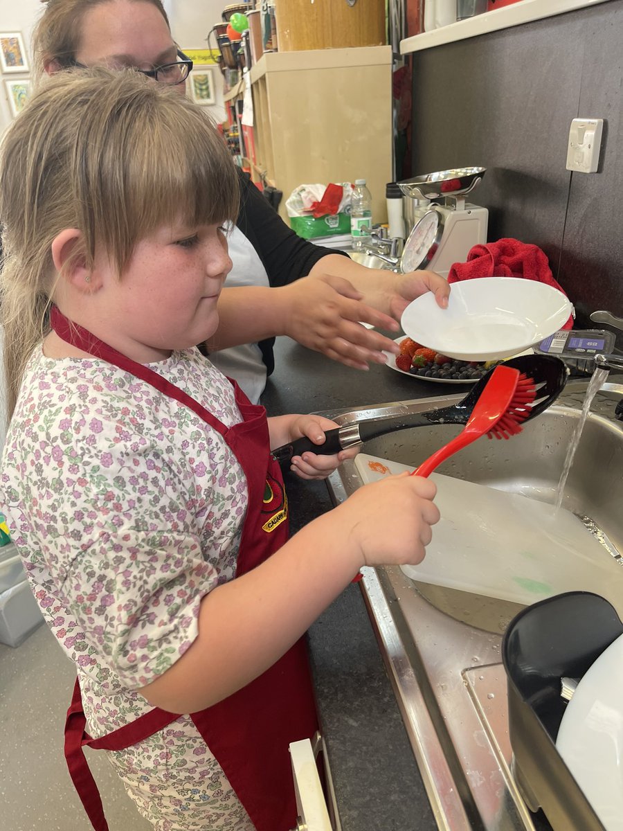sharingtablecy1's tweet photo. We even enjoyed washing up after cooking club @CraigfelenP
#sharingtablecymru https://t.co/S5jL7muMbH