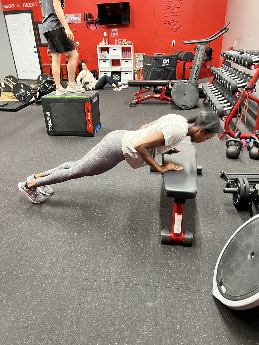 TommyB_K's tweet photo. D1 Baller in the gym at 530 AM just getting the work done.👍🏼👍🏾🔥💯 @BamisJacyn #ClemsonVB🏐#BKcrew #goals #determination #grit #MakeAGreatDay😁 https://t.co/lvcsqeIWQh