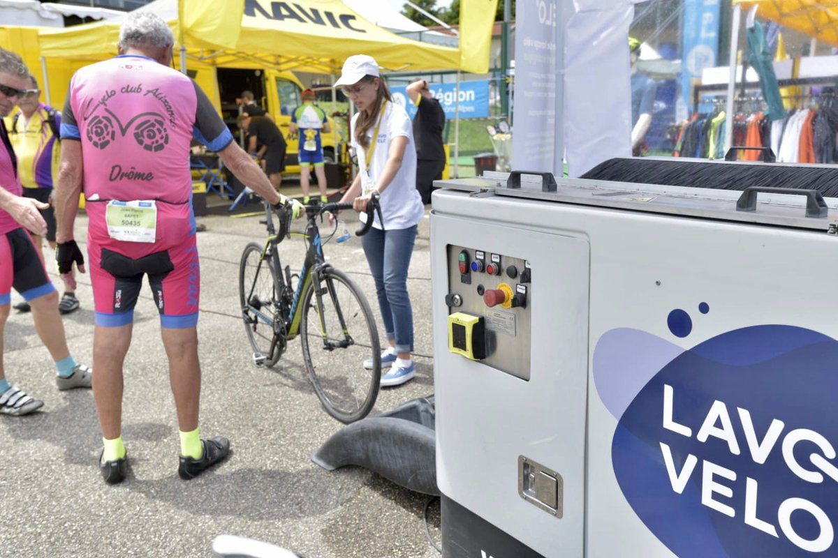 LAVOVELO_France's tweet photo. Merci au Cycloclub Alixanais #Drome) venu sur la #cyclosportive l'#ardechoise d'être passé par le stand #Lavovélo et de nous avoir confié ce beau #vélo de route !
@erdechoisecyclo https://t.co/dr3LhR2eNS