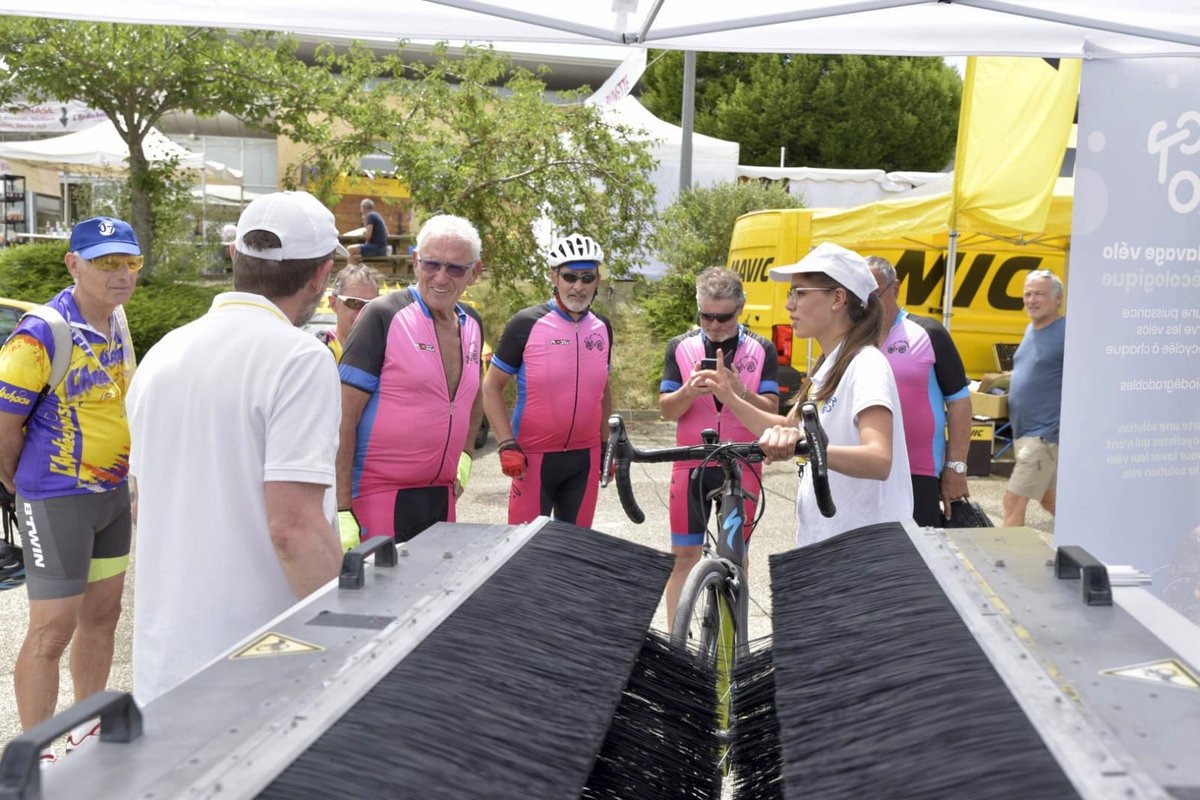 LAVOVELO_France's tweet photo. Merci au Cycloclub Alixanais #Drome) venu sur la #cyclosportive l'#ardechoise d'être passé par le stand #Lavovélo et de nous avoir confié ce beau #vélo de route !
@erdechoisecyclo https://t.co/dr3LhR2eNS