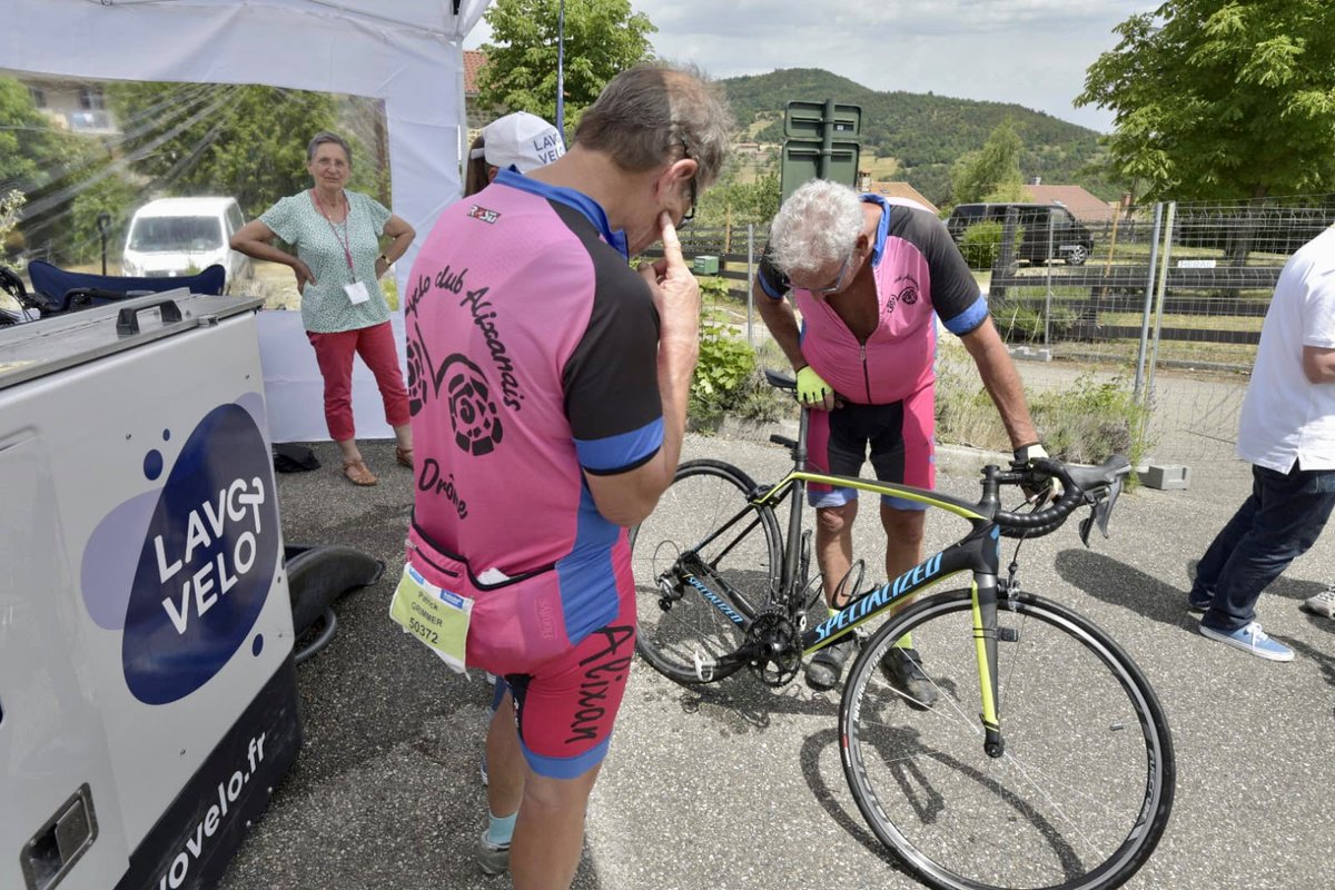 LAVOVELO_France's tweet photo. Merci au Cycloclub Alixanais #Drome) venu sur la #cyclosportive l'#ardechoise d'être passé par le stand #Lavovélo et de nous avoir confié ce beau #vélo de route !
@erdechoisecyclo https://t.co/dr3LhR2eNS