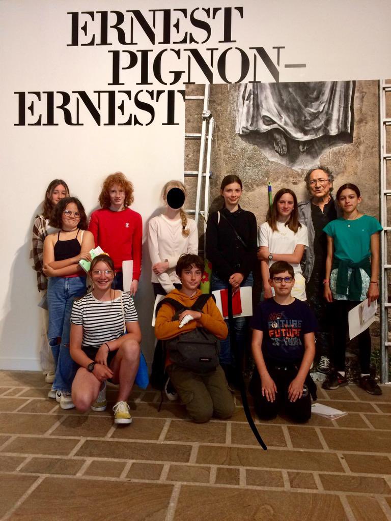 0561409c's tweet photo. Les élèves de l’atelier Arts #kerdu ont visité l’exposition Ernest Pignon-Ernest. Bravo pour leur engagement culturel. https://t.co/EpUlOG7Xjq