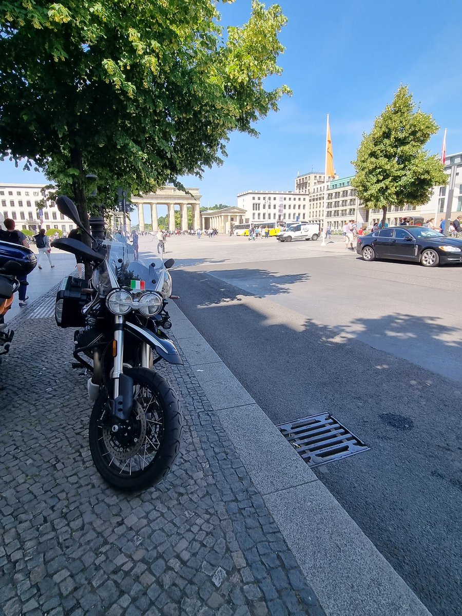 Swilsonjourno's tweet photo. Had a wonderful day in #Berlin. Weather was gorgeous, saw #checkpointcharlie and met up with the guys from @VLHMUK at #brandeburgertor for the final stage of #opbanham

Full story in @MCNnews news soon! But for now, I'm in Magdeburg with a much needed stien. 🍻 https://t.co/EptIUGmWa1