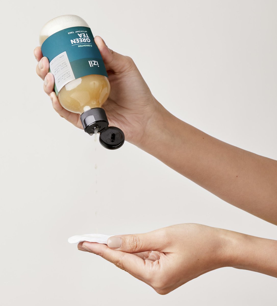 عالجي بشرتك بشكل صحيح باستخدام تونر الشاي الأخضر المضاد للأكسدة🌱 فهو يفتح لون البشرة، يوازن إفراز الدهون ومضادات الأكسدة 💚