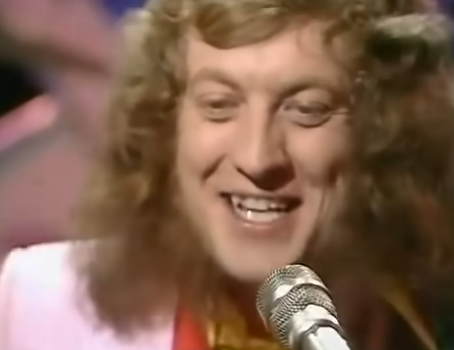 A Happy Birthday to Noddy Holder who is celebrating his 76th birthday, today. 