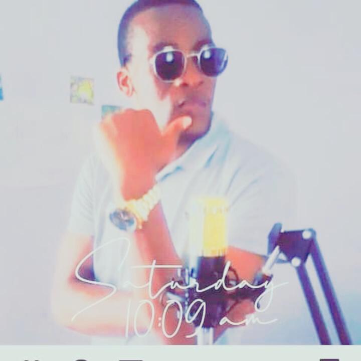 Mujikam4's tweet photo. @phuti1998 SOM2 on the beat with good music https://t.co/718u7jkV6j