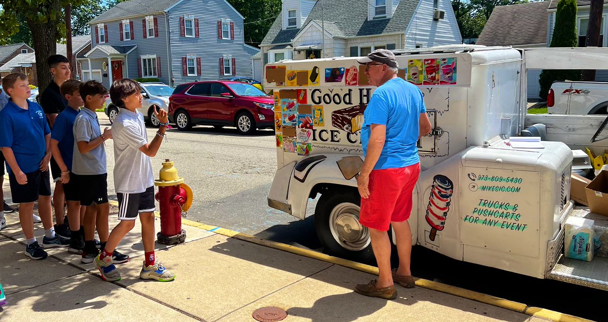 NA_VMS_NAHS's tweet photo. A sweet treat today at VMS🍦🍧 
Big thank you to VMS PTO and Mike’s Ice Cream truck for making today possible! #NAVikings https://t.co/0s8OD11IF2
