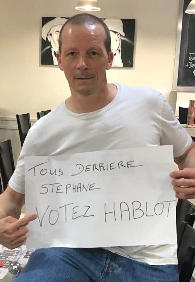 Il s'appelle Jean-Marie, il est le patron d'un restaurant connu dans la galerie de Cora Houdemont, #houdemont...

...il est fervent militant de Sarkozy et pourtant, il me soutient totalement. 👌👌👌

Merci Jean-Marie🙏

#nupes #circo5402