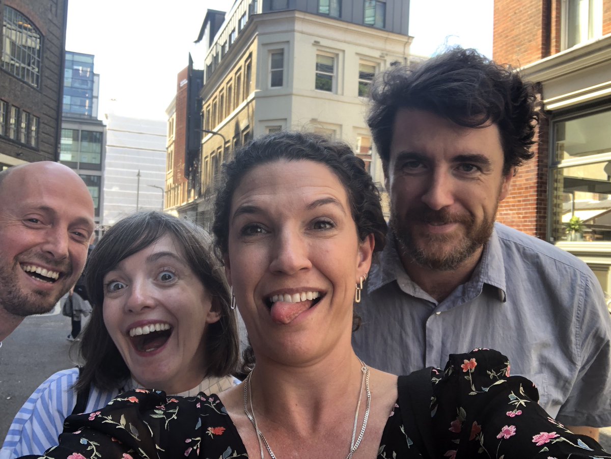 saraktate's tweet photo. Just when you need a boost, look who wanders by! 🤩🤗 @whatkatiewore @chrisgallery #oldskool https://t.co/tpHtmnWlqn