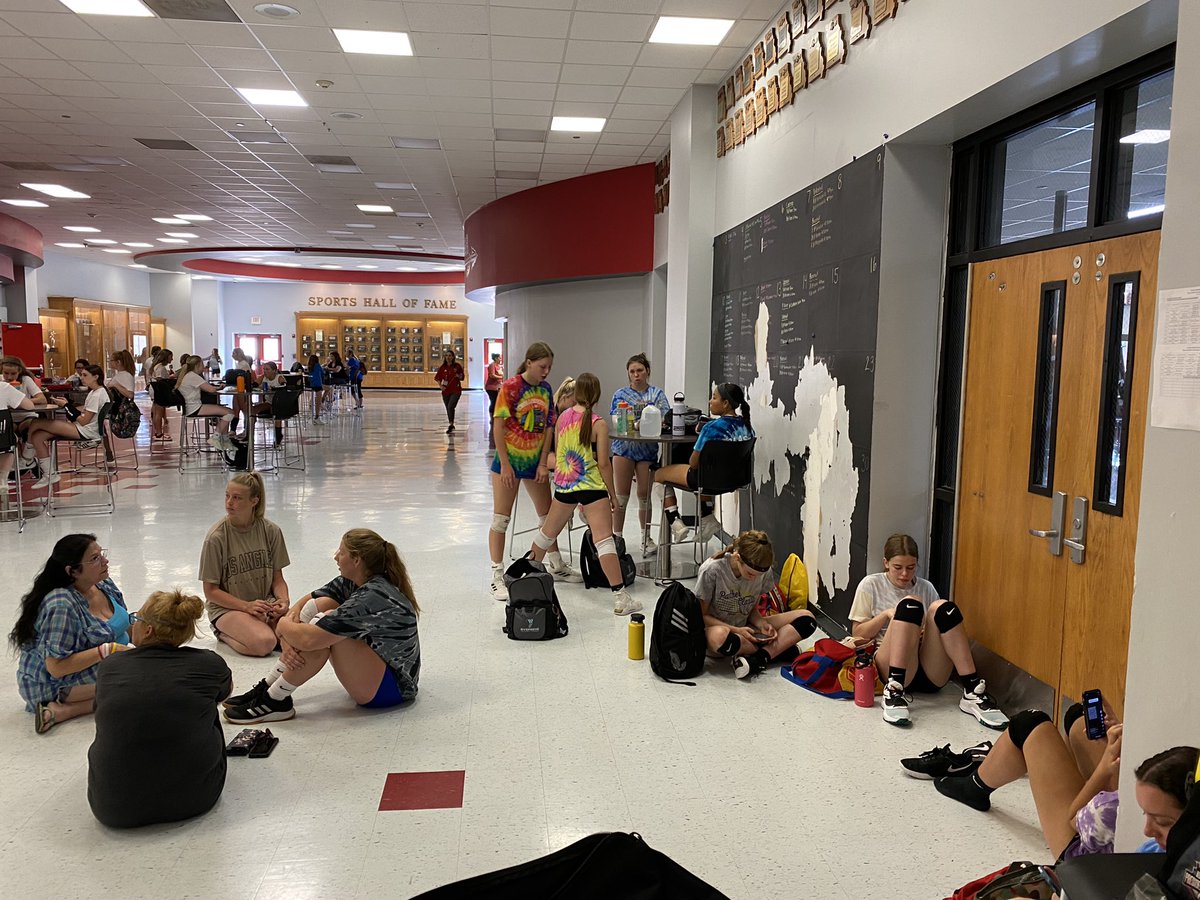 ShellsVBall's tweet photo. First match was a winner! 1 match break then the last match before bracket play. @Rox_BoosterClub https://t.co/5EFBhU0Ept