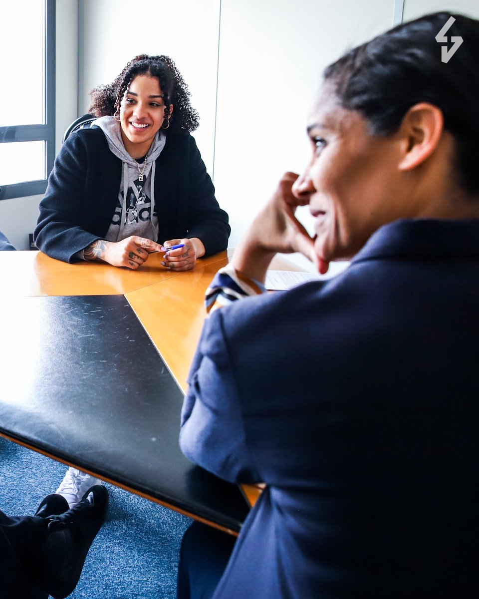 ASVEL_Feminin's tweet photo. 🖤🖤🖤

@gabbywilliams15 
@tonyparker 
#ASVElles https://t.co/FYRu3W7Sqq
