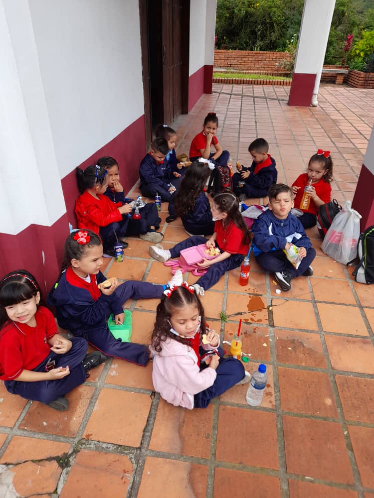 CEI Osito Frontino @MPPEDUCACION <a href="/_LaAvanzadora/">Yelitze Santaella</a> <a href="/RosangelaOrozco/">Rosangela Orozco</a> <a href="/Danielcustodio3/">Daniel Custodio</a> @ZonaEducTachira <a href="/Berzabethg1/">Berzabethgandicaoficial</a> <a href="/Crazet2011/">Crazet2011</a> <a href="/CRAJAUREGUI2/">CRAJAUREGUI</a> Actividad 15/06/2022 Llegada a la Capilla de Tadea, caminata y merienda #Táchira  #Jáuregui