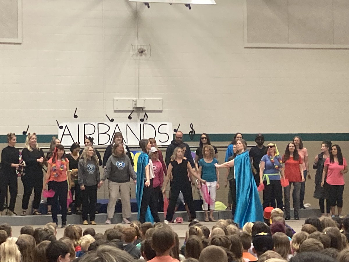 Thanks @KidstonElementa for a super fun “throwback” afternoon of Airbands! Even the staff got into it! @SD22Vernon @mejacobs12 🎶🎸🎤