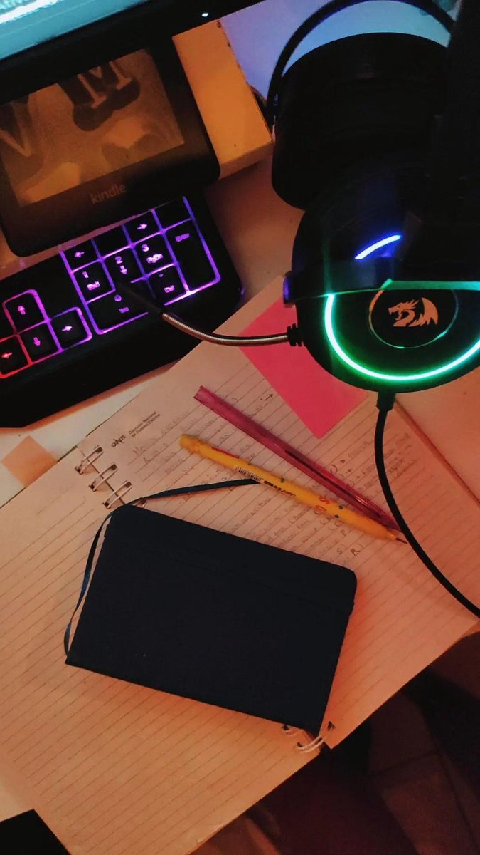 ccadcode's tweet image. hoje foi dia de me dedicar um pouco ao ui que tanto reluto 😅 | today was a day to study design so I decided to face UI and just try to make a medium prototype and that&apos;s it 🖤✨