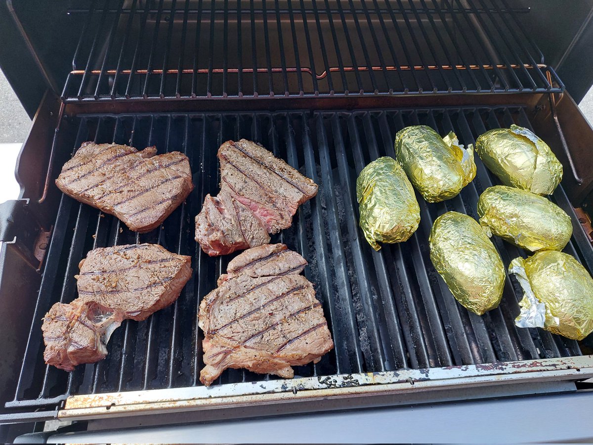 TweetyTea19's tweet photo. First #barbecue of the season, grilled corn, potatoes, sirloin steaks, roasted asparagus and salad. Wine and ice tea to sip. #midweekfeast https://t.co/QdjyLkzkwR