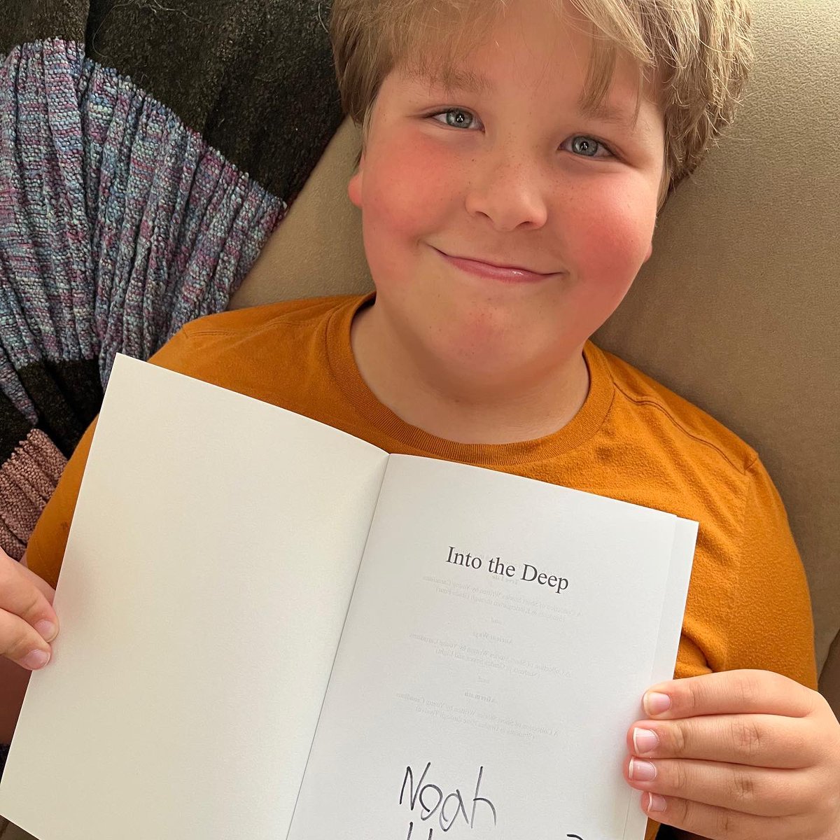 outofhertree's tweet photo. Ridiculously proud of this published author. Massive thanks to @jennymbamulu6 for her support and encouragement. I even got an autographed copy! @OttCatholicSB @StDominicOCSB #proudmama #ocsbarts @PolarExpression https://t.co/FR0hJJKxk2
