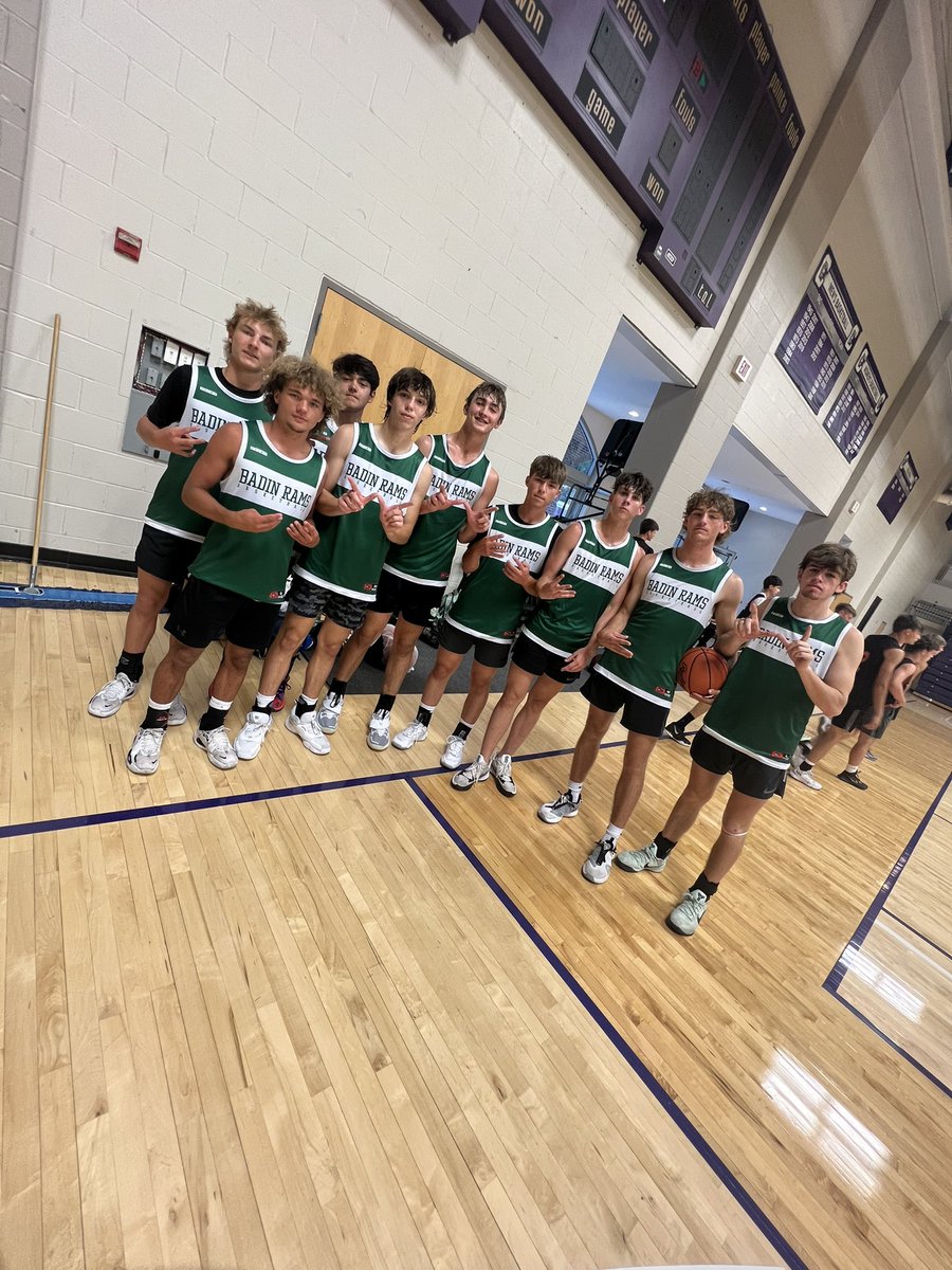 Big 9pt burst from <a href="/PateGoldberg/">Pate Goldberg</a> in overtime to knockoff Miamisburg and then big contributions from the rest in game 2 and 3. <a href="/Capital_MBB/">Capital Basketball</a> overtime tourney champs. #Together