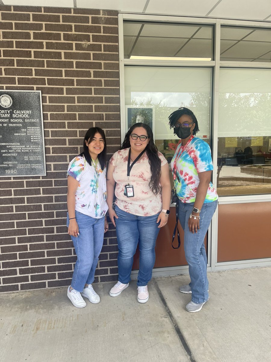 H3Berry's tweet image. Be the energy you want to attract!! We are leading into the future to make a huge impact!!! Tie dye day!!! #AldineFuture @FSimonMath @reb_munguia @KristalWashin16 @CalvertES_AISD @EckertES_AISD