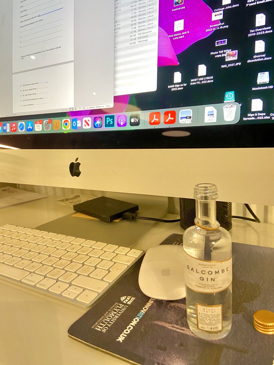 It’s late, I’m still working, it’s only a miniature, honest guv #JakeConway #business fair goodies ⁦<a href="/SalcombeDCo/">Salcombe Distilling Co</a>⁩ ⁦<a href="/BuckleyDarren/">Darren buckley</a>⁩ ⁦<a href="/cornwallchamber/">Cornwall Chamber</a>⁩