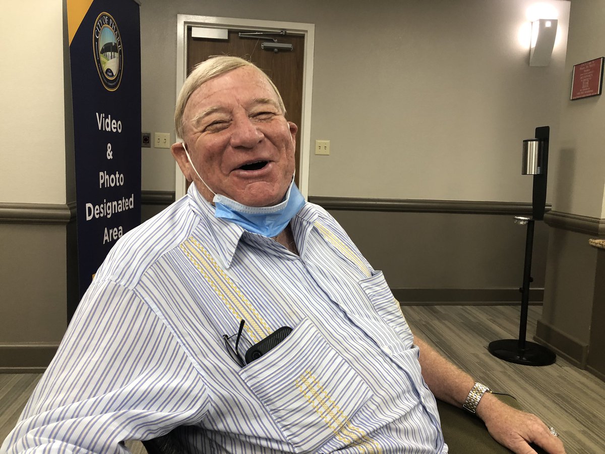 Bumped into RGV GOP stalwart Hollis Rutledge today. He said he knows he will get flak from his Democratic friends in South Texas but he could not resist this quip: “After the November midterms the Donkey will have to be listed as an endangered species.”