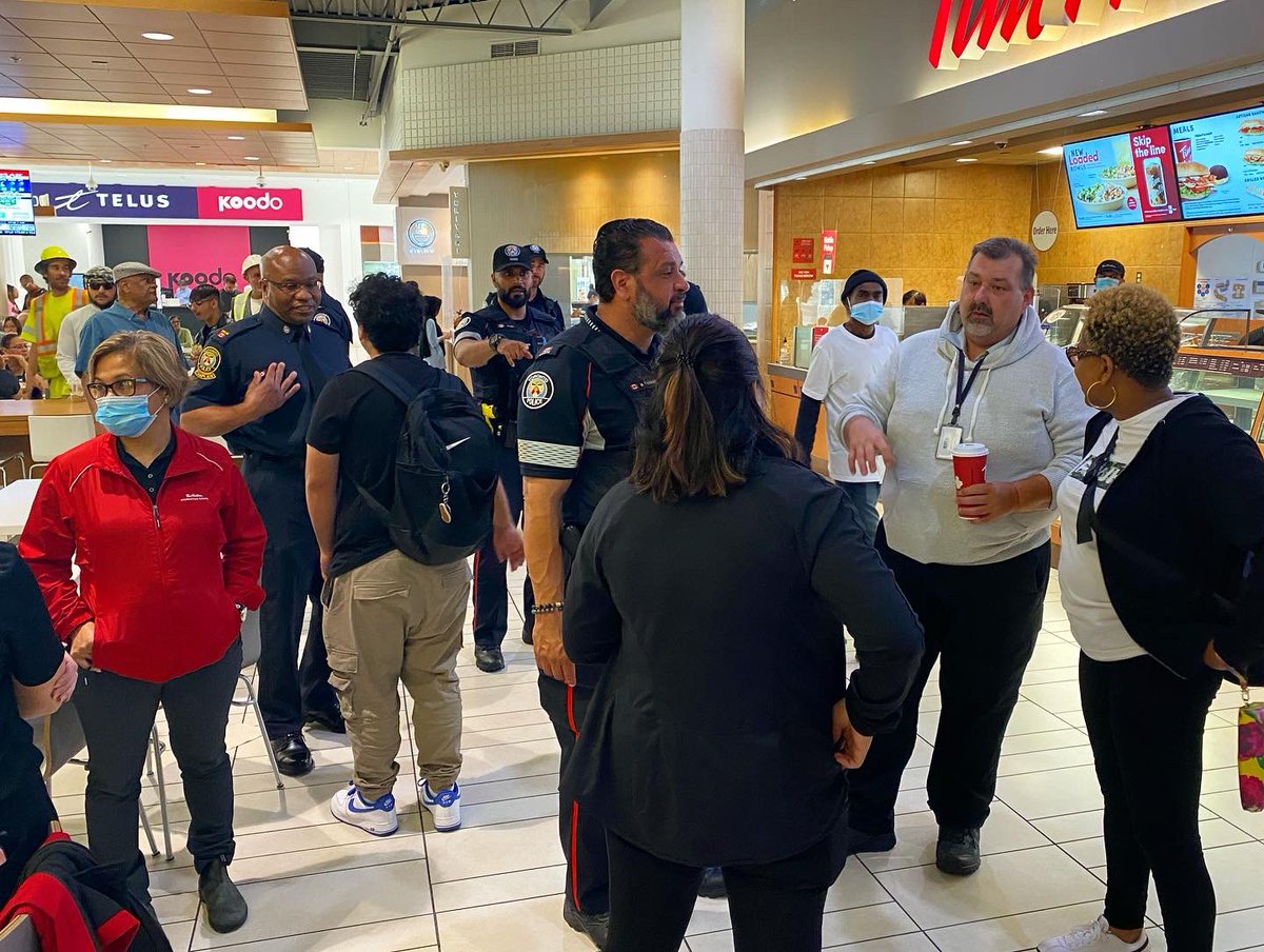 Another great installment of #CoffeewithaCop initiated by our 43 Div CPLC and NCOS.

A big thank you to Vivek and his team at <a href="/timhortons/">Tim Hortons</a> and our community partners such as <a href="/TOHousing/">Toronto Community Housing</a> <a href="/TPS_BCC/">Black Community Consultative Committee</a> <a href="/thegoodguidesTO/">The Good Guides - Inner City Youth Mentoring</a> for participating today at <a href="/CedarbraeMall/">CederbraeMall</a> 

#scarbto