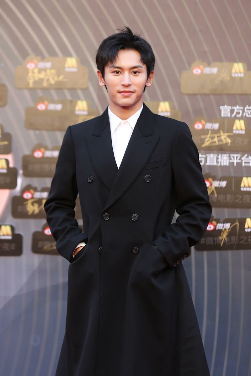 hanmaopeach511's tweet photo. [New link - 15 June 2022]

~ 2021 Weibo Movie Night Awards ~

Tencent:
Red carpet
https://t.co/ujO4bp7my5

Stage performance &amp; award ceremony
https://t.co/4dHEixxsKu

iQiyi:
Red carpet, interview, stage performance &amp; award ceremony 
https://t.co/ZjGoYbaAf2

#张哲瀚 #ZhangZhehan https://t.co/MUarxqUKty