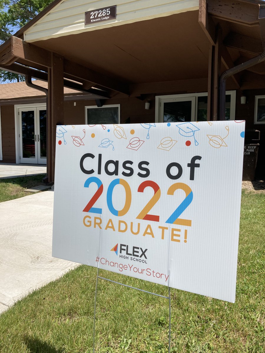 FlexHighSchool's tweet photo. It’s #Graduation Day in #Cleveland! 🎓

We are excited to celebrate with our #Classof2022!

#ChangeYourStory #AndTheRestIsHistory @buckeyehope https://t.co/Llo13UHJES