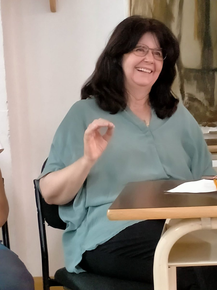 Esta tarde hemos presentado "Las fronteras de dentro " en la <a href="/AVValleinclan/">Av ValleInclán Prosp</a> . Y ha sido un rato fantástico. Gracias por la acogida y la participación  <a href="/JoseLAlcobendas/">José Luis Alcobendas</a>  <a href="/carjgb/">Carmen JGB</a> y Karim Bah