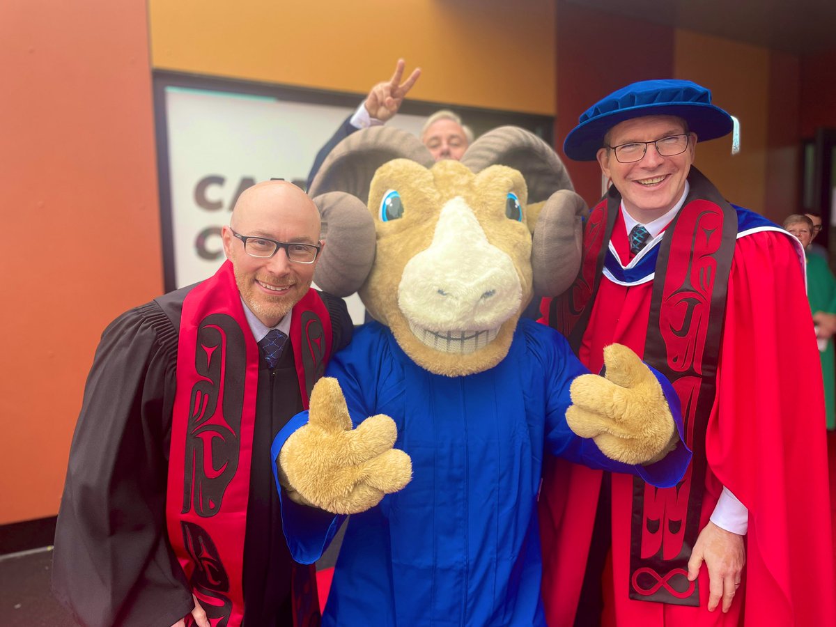 CamosunPrez's tweet photo. Today at day 2 of #convocation, we celebrated the resiliency, courage and achievements of grads from the School of Business. Be the change-makers we need as you make your mark on the world. #camosungrad #bcpse #graduation2022 https://t.co/vldSmRTQMY