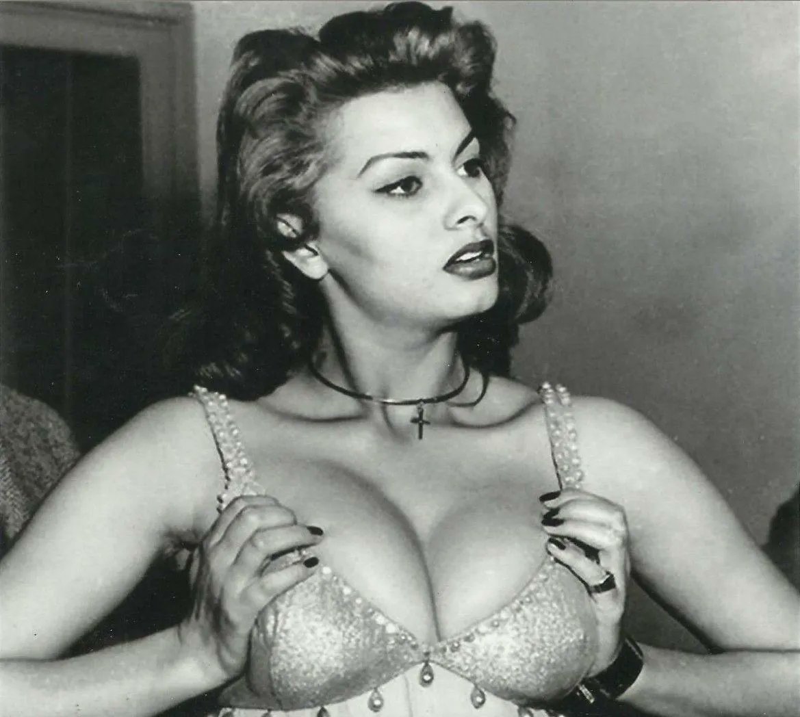 Sophia Loren #sexy #celebs #backintheday https://t.co/WuFirXOFR6