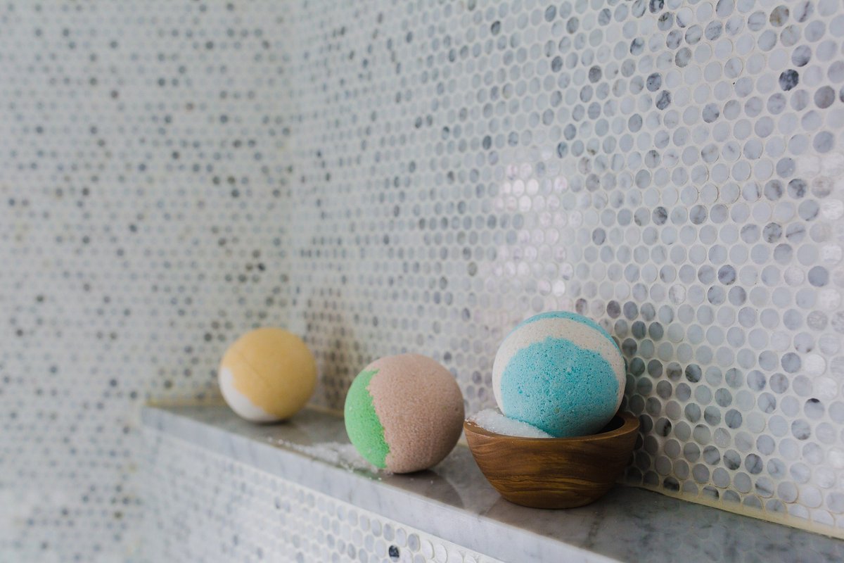 imderrickmonk's tweet photo. #Organic #BathBombs
https://t.co/YITawWYrcV
#NaturalMakeup #NaturalSkincare #Lipgloss
#AllNaturalIngredients #PureCosmetics #MakeUp #MakeUpArtist #NaturalCosmetics
#LookMomIHaveMyOwnBrand #MadeWithLove #ByLov3rz https://t.co/xu7xHqQUc0